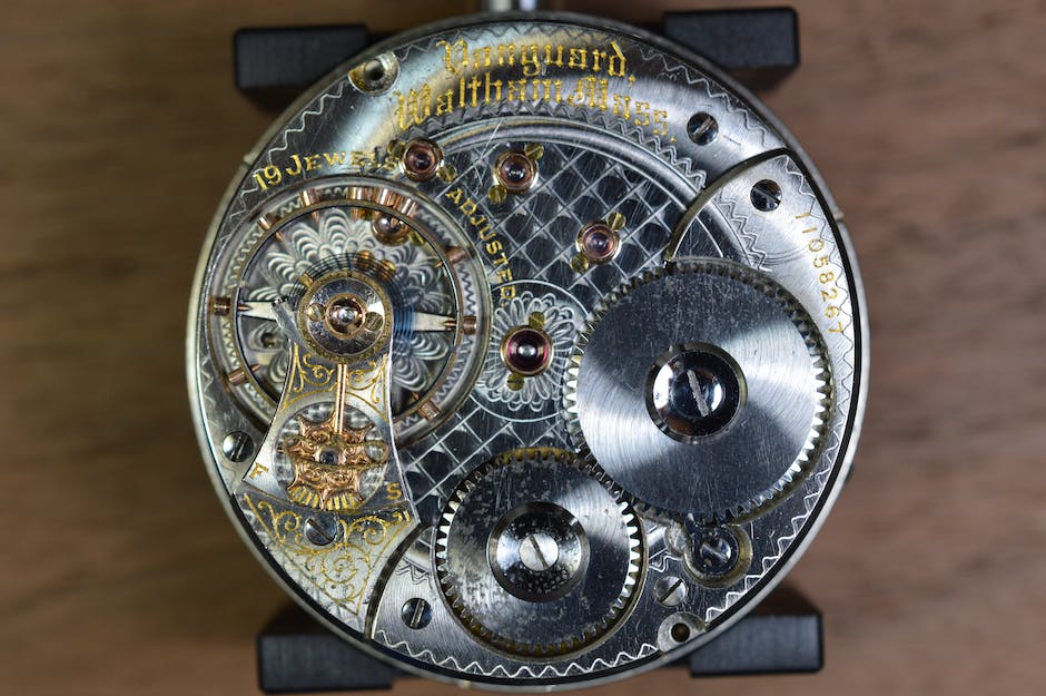 Erfindung der ersten mechanischen Uhr